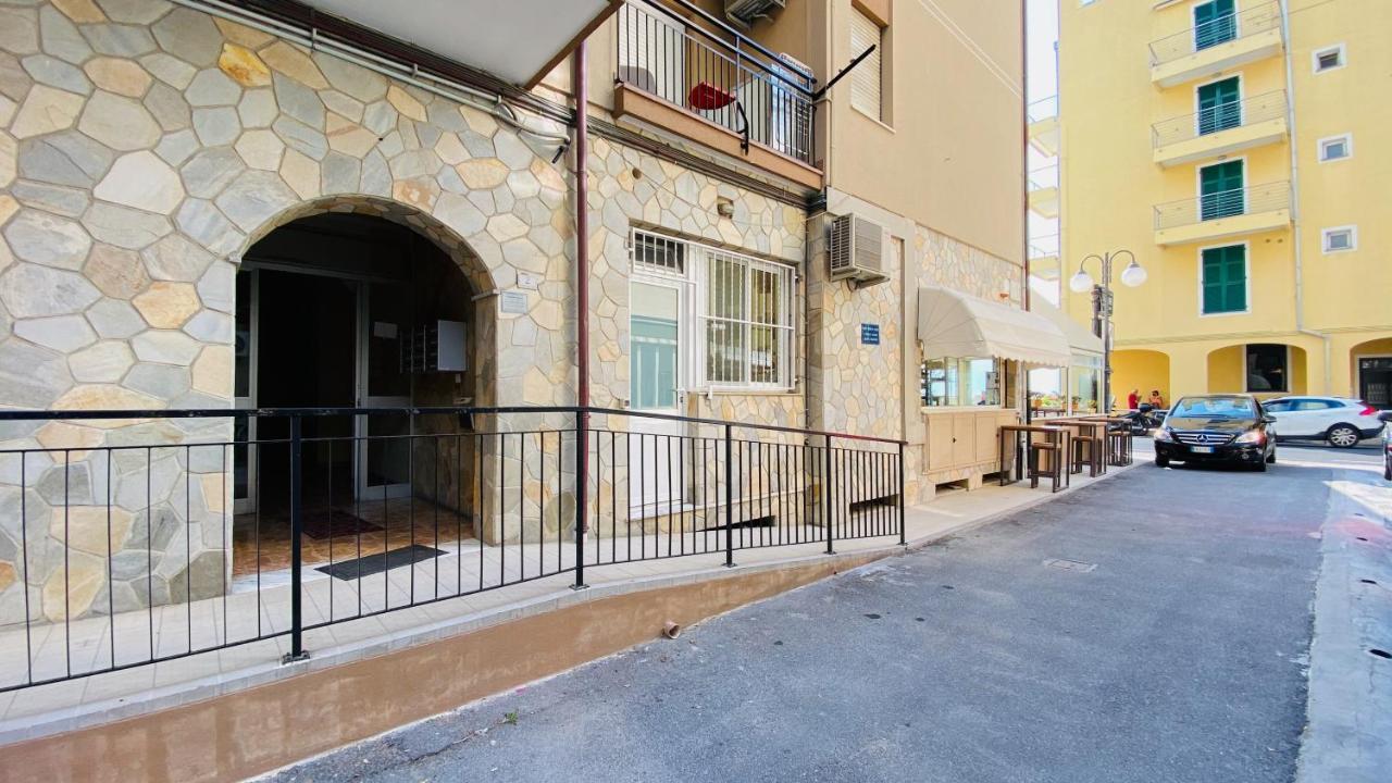 Babyaccommodation Family Experience IV Pietra Ligure Esterno foto